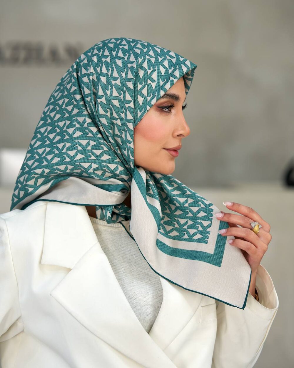 روسری ابریشم دور دستدوز طرح مایکل کورس سبز