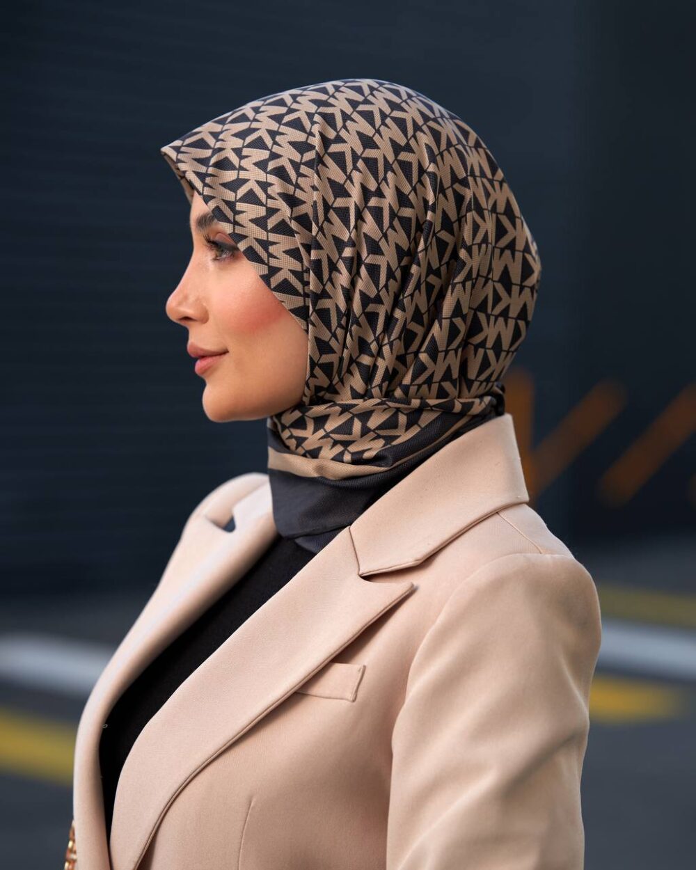 روسری ابریشم دور دستدوز طرح مایکل کورس کرم