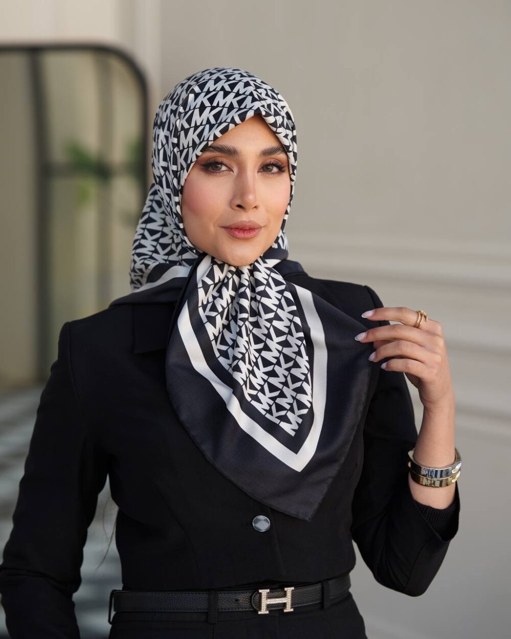 روسری ابریشم دور دستدوز طرح مایکل کورس مشکی